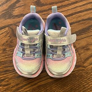HEART LIGHTS Baby and Toddlers
Size: 5 US
Color: pink purple silver